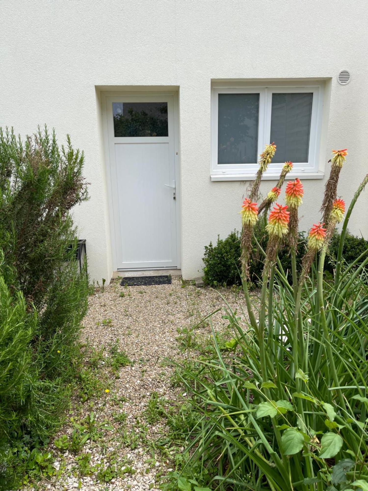 Beau Studio Equipe - Calme Et Confortable Bourg-en-Bresse Exteriör bild